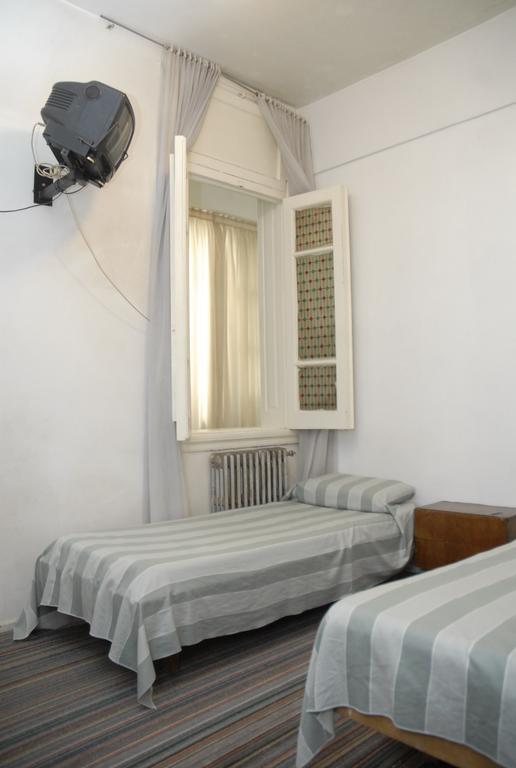 Hotel Aries Buenos Aires Quarto foto